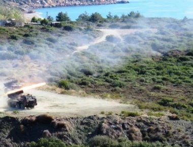 Δ’ Σώμα Στρατού: Εντυπωσιακές βολές όπλων καμπύλης τροχιάς (φωτο)